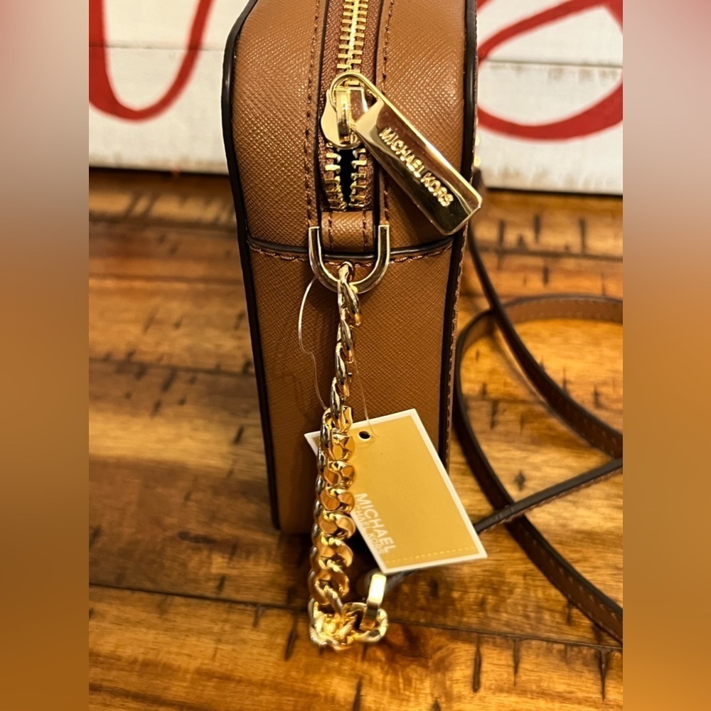 Michael Kors Jet Set Large Saffiano Leather Crossbody Bag in Luggage NWT - Picture 7 of 9